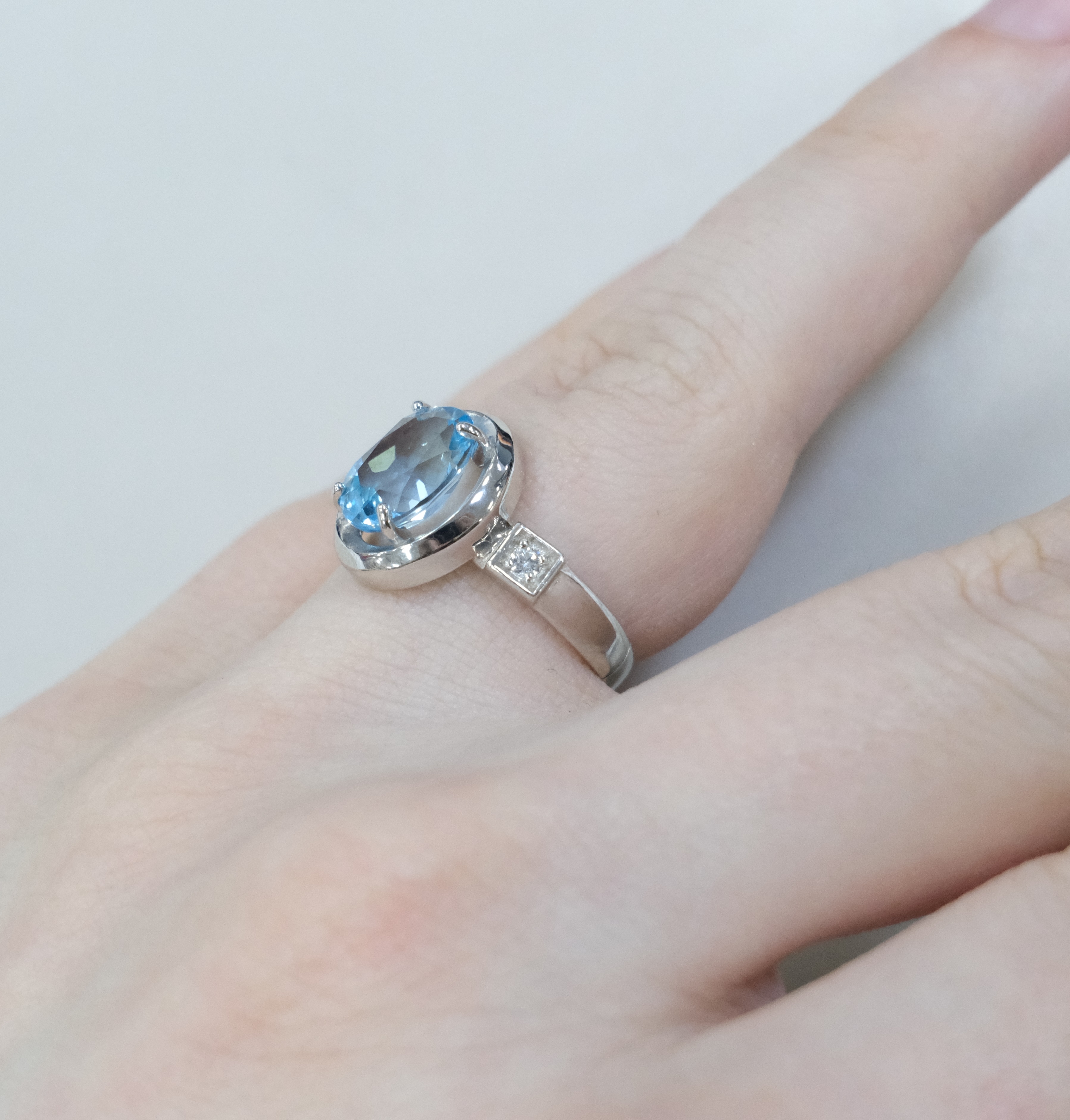 Серебряное кольцо с топазом